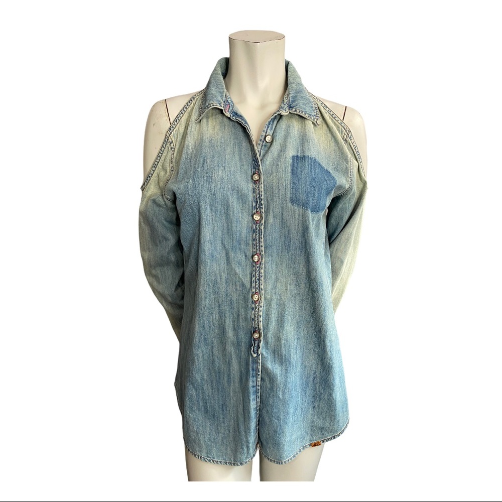 Vans® Faded/Distressed Denim Cut-out Shoulder Shirt Size M